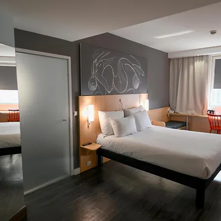Ibis Center Hotel Escópia